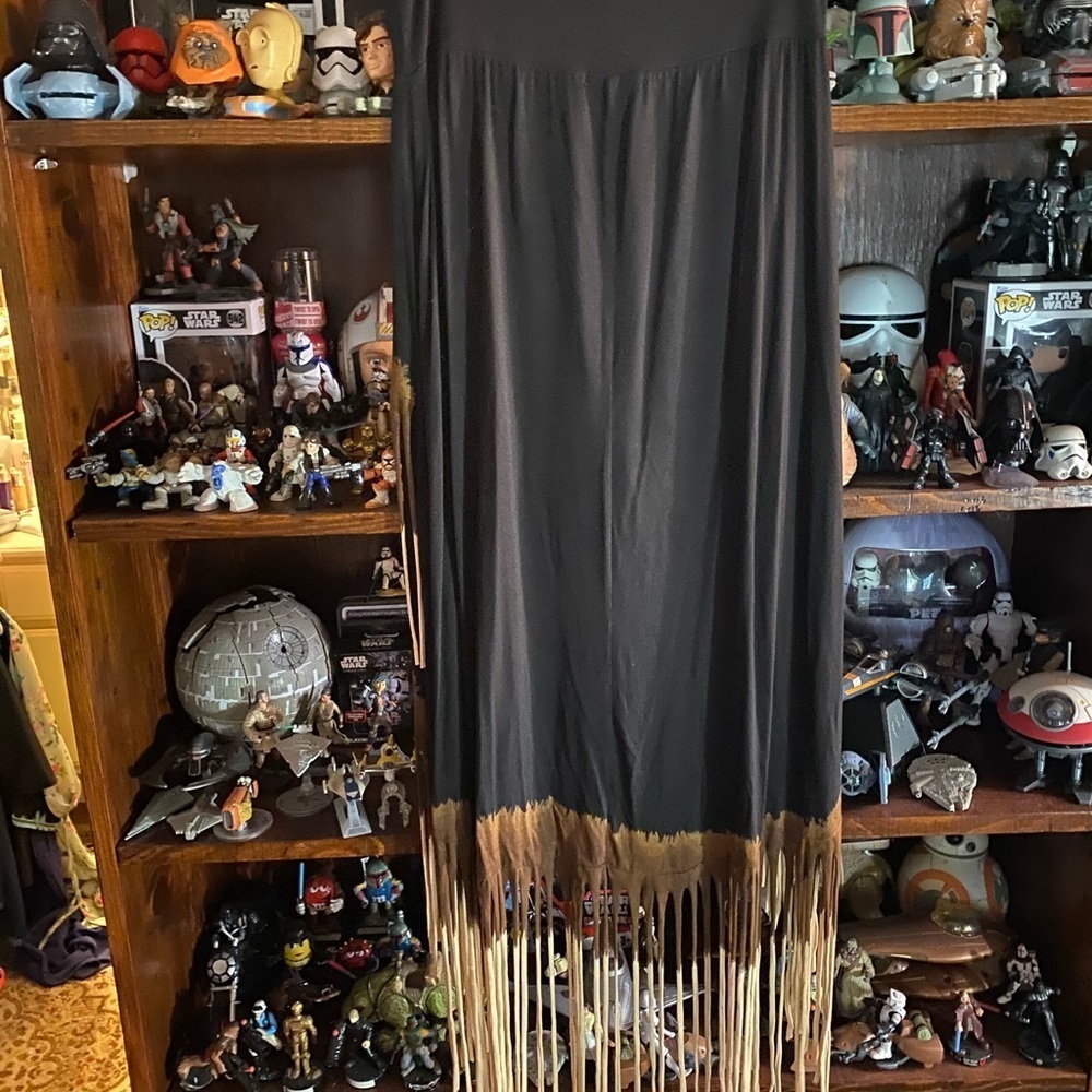 Large long asymmetrical skirt - Picture 3 of 4